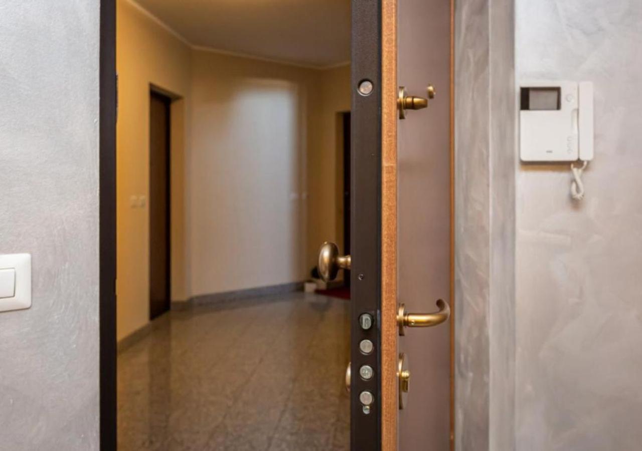 Comfy Cozy Apartment Close To Metro Turin Exterior photo